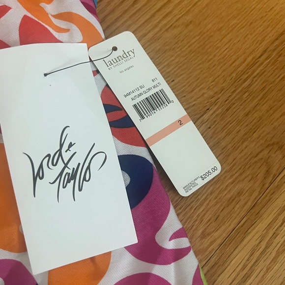 laundry bright colored dress - Picture 4 of 5